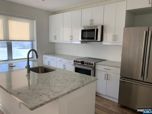 301 Beech OF7, Hackensack, NJ 07601