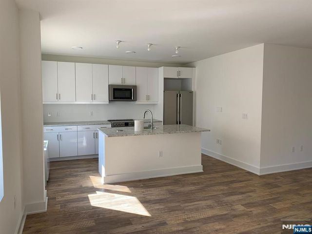 301 Beech OF7, Hackensack, NJ 07601