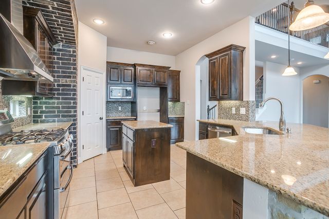 1216 Yosemite Way, Burleson, TX 76028