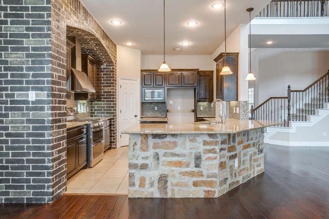 1216 Yosemite Way, Burleson, TX 76028