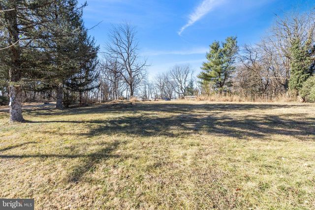 5664 CHARLES TOWN RD, Kearneysville, WV 25430