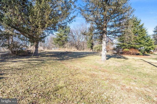 5664 CHARLES TOWN RD, Kearneysville, WV 25430