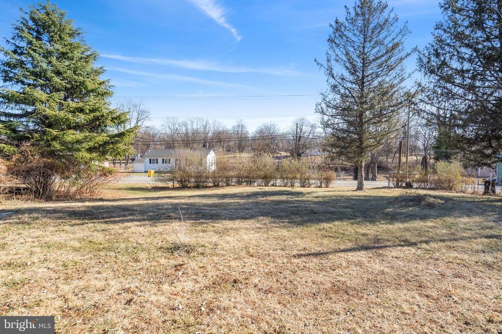 5664 CHARLES TOWN RD, Kearneysville, WV 25430