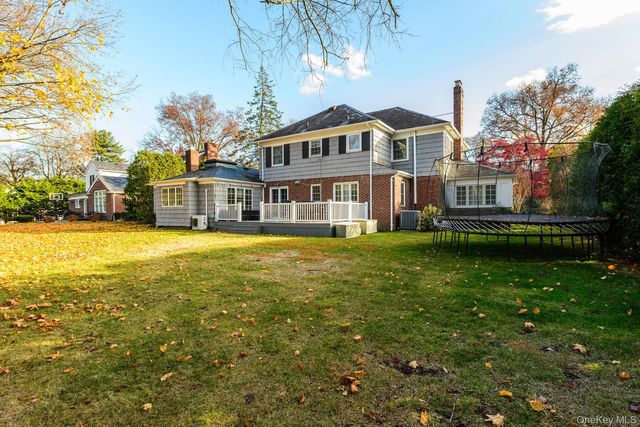 47 Whistler Road, Manhasset, NY 11030
