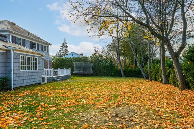 47 Whistler Road, Manhasset, NY 11030