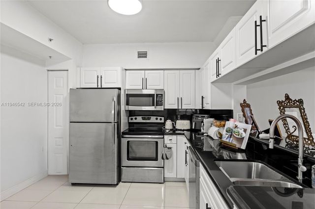 17150 N Bay Rd 2320, Sunny Isles Beach, FL 33160