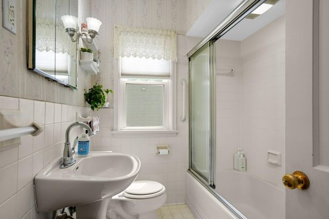 209 Robie Street W, Saint Paul, MN 55107