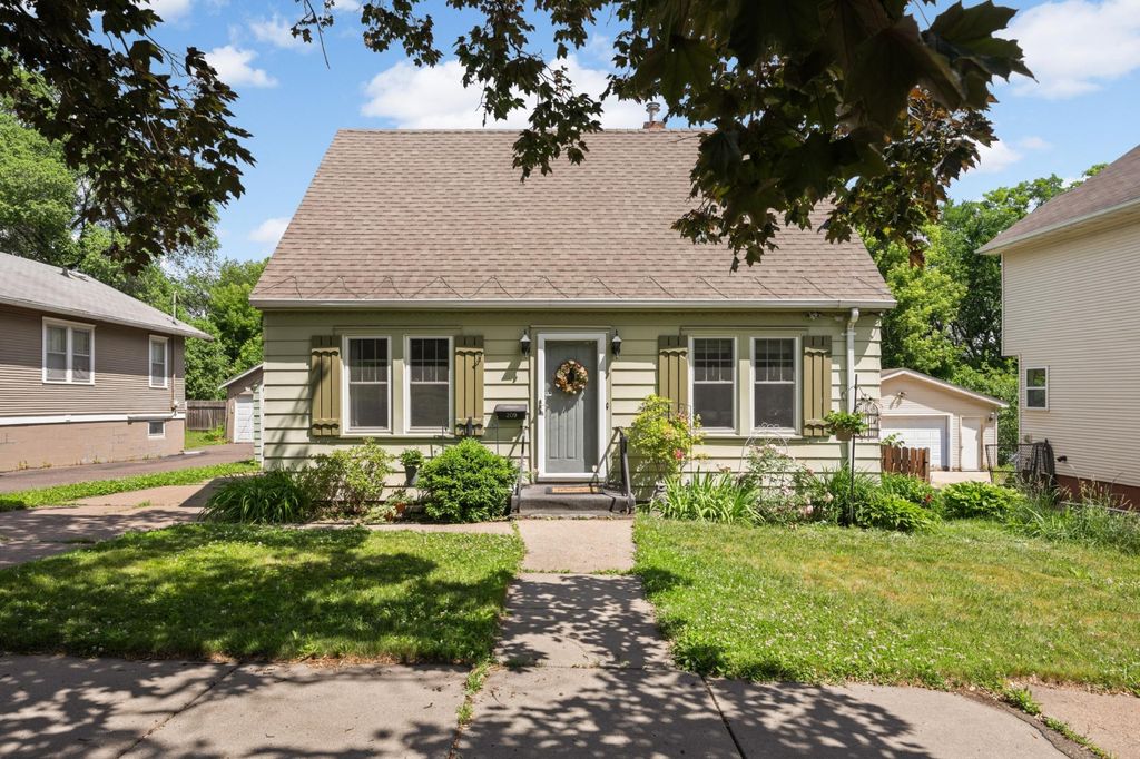 209 Robie Street W, Saint Paul, MN 55107