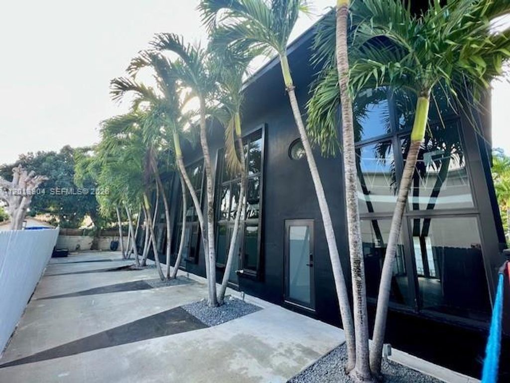 1040 NE 78th St Rd 1, Miami, FL 33138