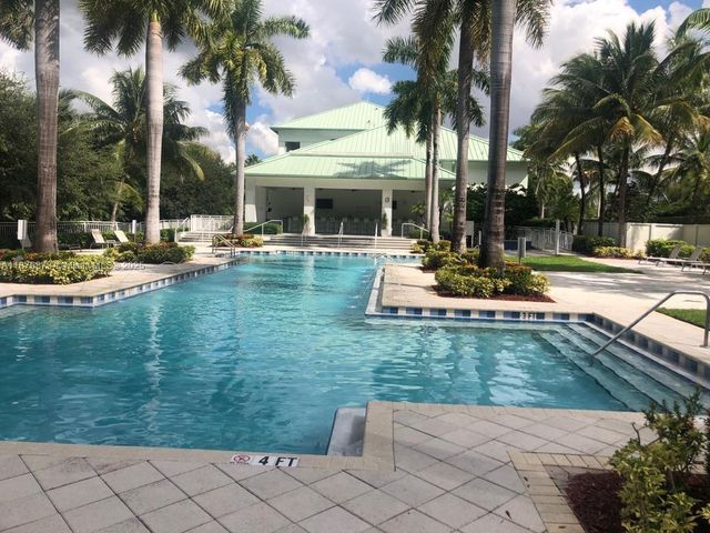 5300 NW 87th Ave 703, Doral, FL 33178