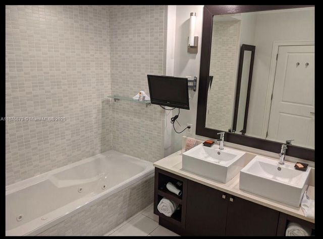 5300 NW 87th Ave 703, Doral, FL 33178