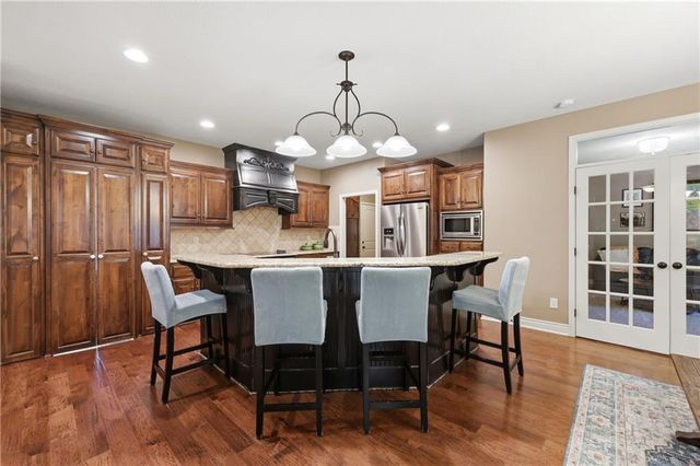 1413 NE Kenwood Circle, Lee's Summit, MO 64064