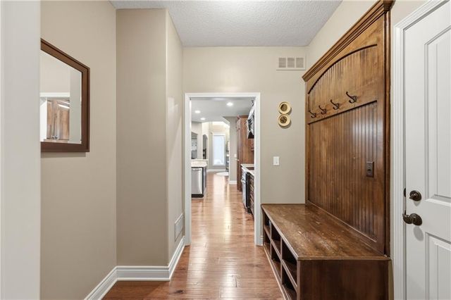 1413 NE Kenwood Circle, Lee's Summit, MO 64064
