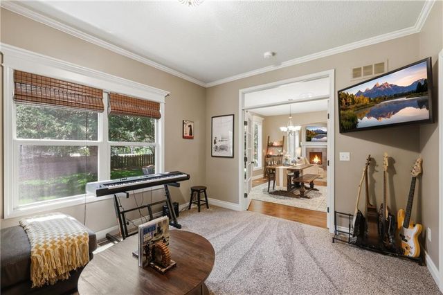 1413 NE Kenwood Circle, Lee's Summit, MO 64064