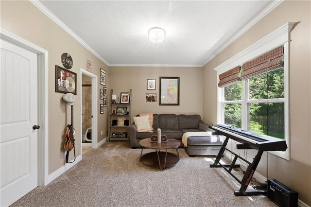 1413 NE Kenwood Circle, Lee's Summit, MO 64064