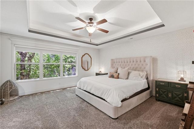 1413 NE Kenwood Circle, Lee's Summit, MO 64064