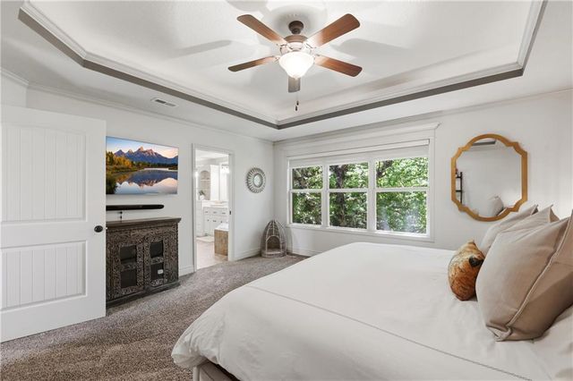 1413 NE Kenwood Circle, Lee's Summit, MO 64064