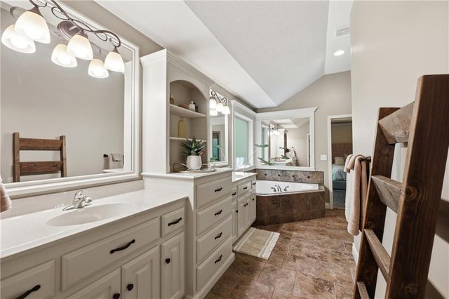 1413 NE Kenwood Circle, Lee's Summit, MO 64064