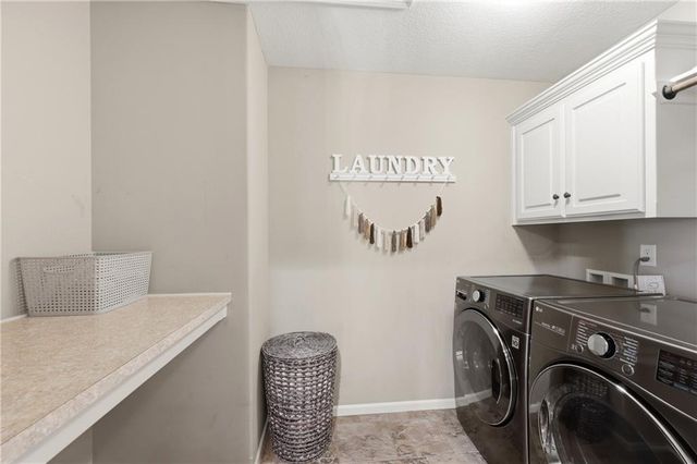 1413 NE Kenwood Circle, Lee's Summit, MO 64064