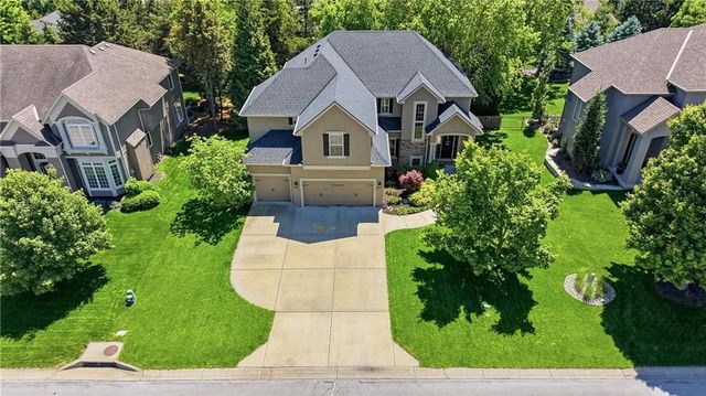 1413 NE Kenwood Circle, Lee's Summit, MO 64064