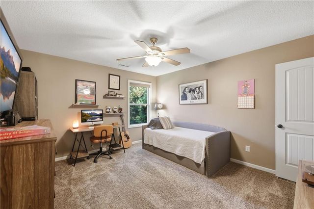 1413 NE Kenwood Circle, Lee's Summit, MO 64064