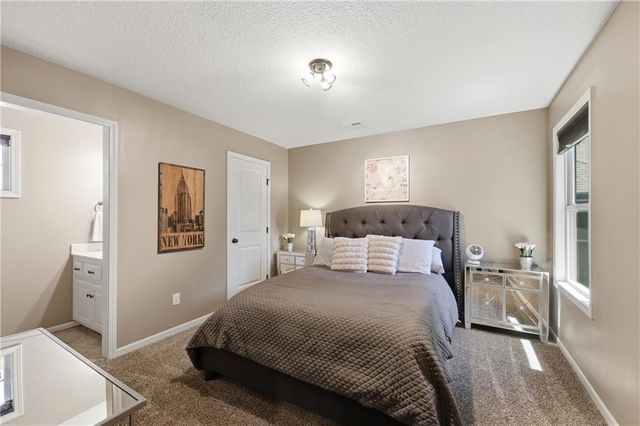 1413 NE Kenwood Circle, Lee's Summit, MO 64064