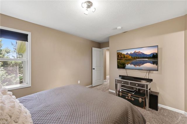 1413 NE Kenwood Circle, Lee's Summit, MO 64064