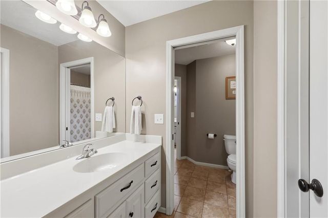 1413 NE Kenwood Circle, Lee's Summit, MO 64064