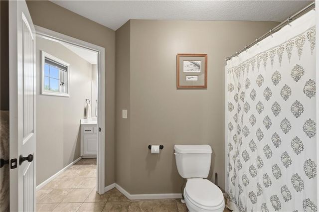 1413 NE Kenwood Circle, Lee's Summit, MO 64064