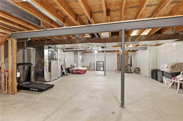 1413 NE Kenwood Circle, Lee's Summit, MO 64064