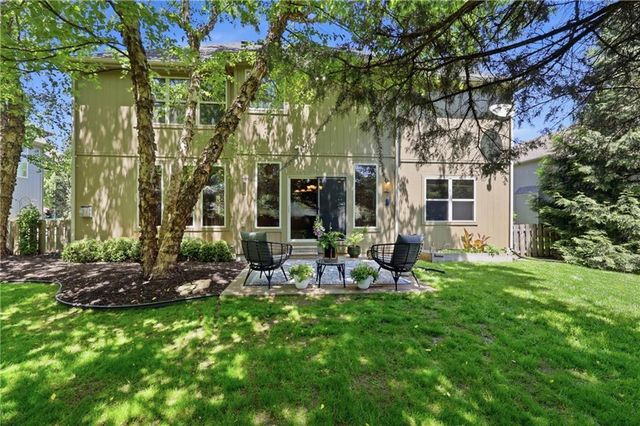 1413 NE Kenwood Circle, Lee's Summit, MO 64064