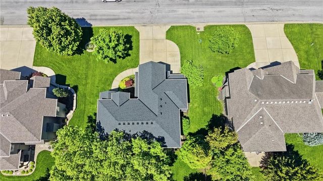 1413 NE Kenwood Circle, Lee's Summit, MO 64064