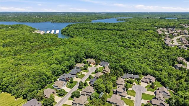 1413 NE Kenwood Circle, Lee's Summit, MO 64064