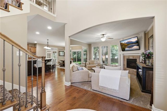 1413 NE Kenwood Circle, Lee's Summit, MO 64064