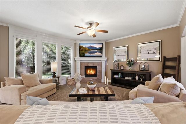 1413 NE Kenwood Circle, Lee's Summit, MO 64064