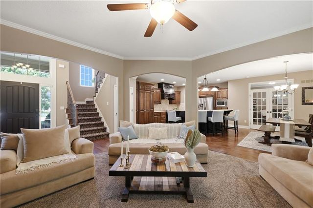 1413 NE Kenwood Circle, Lee's Summit, MO 64064