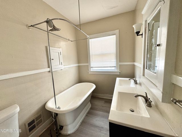 4203 Berwick Avenue, Toledo, OH 43612