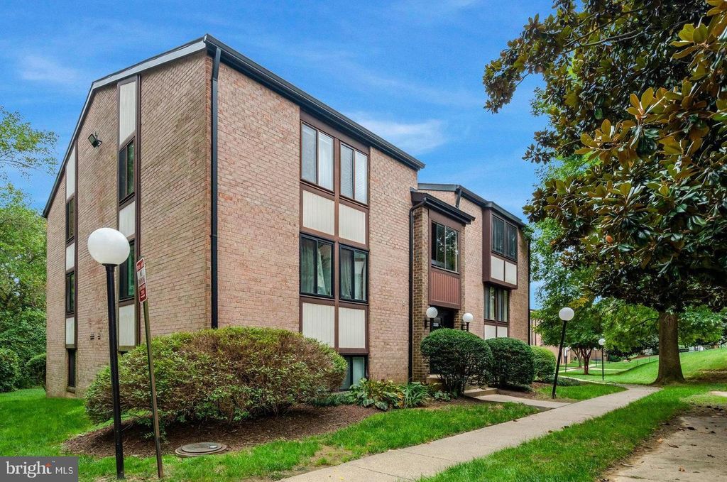 3105 BUCCANEER CT #201, Fairfax, VA 22031