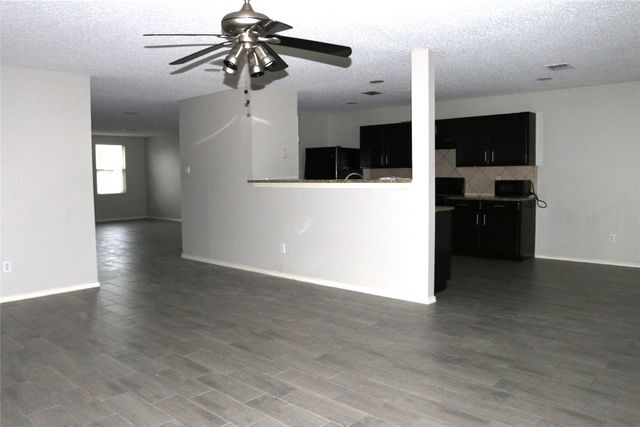 2048 Crosbyton Lane, Grand Prairie, TX 75052