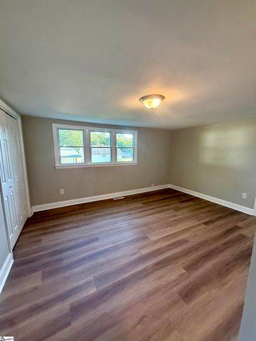 160 J Street, Greer, SC 29651