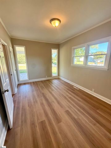 160 J Street, Greer, SC 29651
