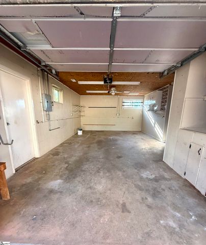 160 J Street, Greer, SC 29651