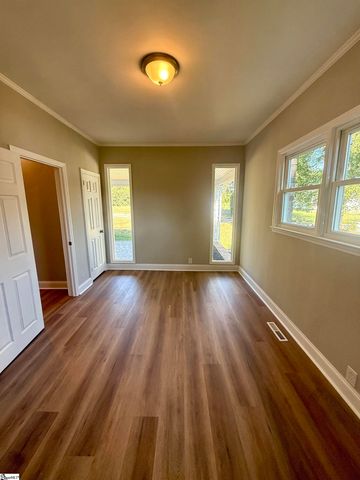 160 J Street, Greer, SC 29651