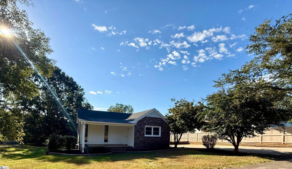 160 J Street, Greer, SC 29651