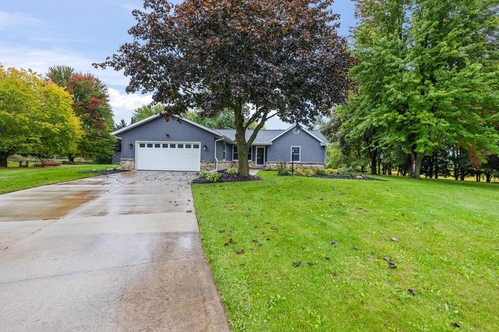5589 Kengary COURT, Slinger, WI 53086