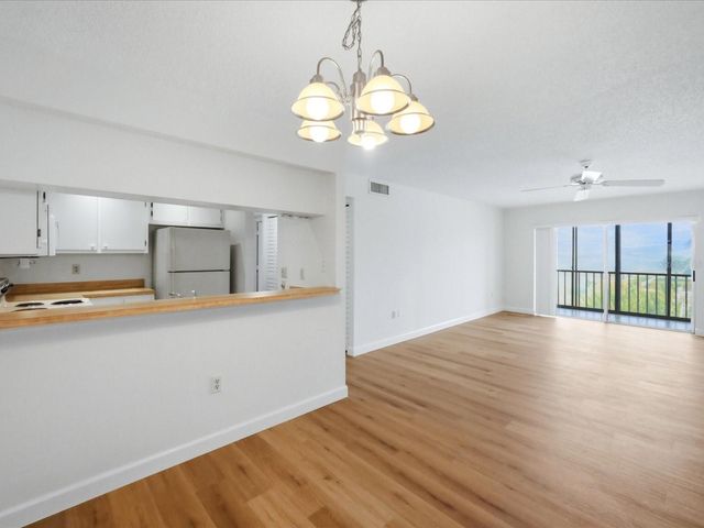 3269 BENEVA ROAD 203, Sarasota, FL 34232