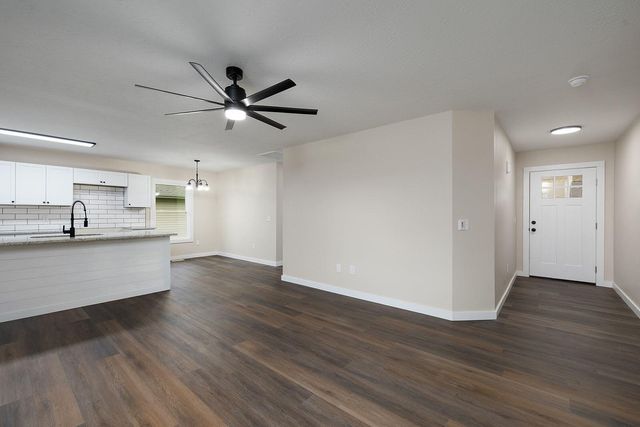 2469 W Brook Ridge Street, Springfield, MO 65803