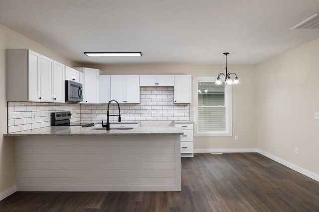 2469 W Brook Ridge Street, Springfield, MO 65803