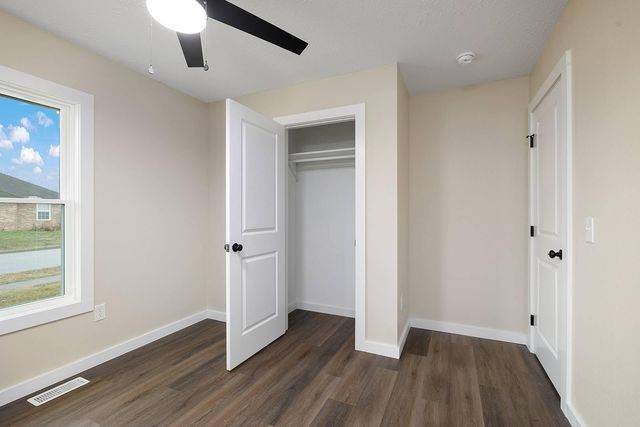 2469 W Brook Ridge Street, Springfield, MO 65803