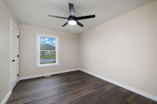 2469 W Brook Ridge Street, Springfield, MO 65803